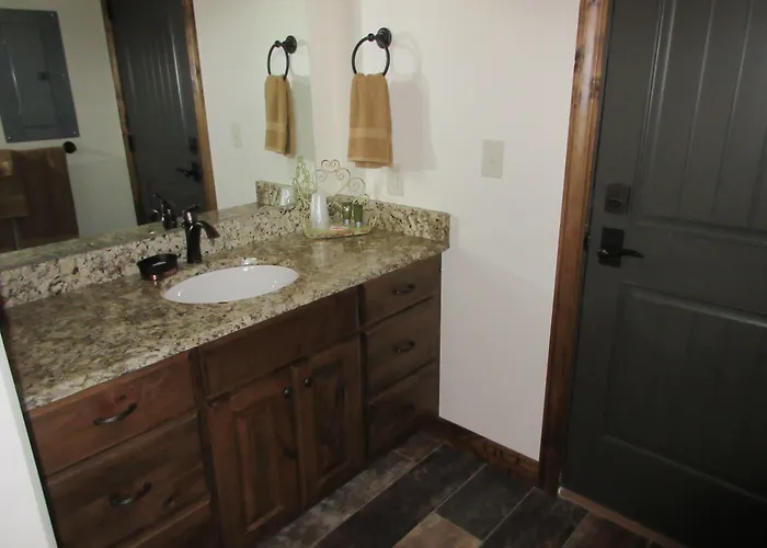 Townhomes On The 3* Afton